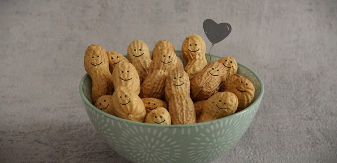 Peanuts Healthy Nuts Smile Heart - Kranich17 / Pixabay